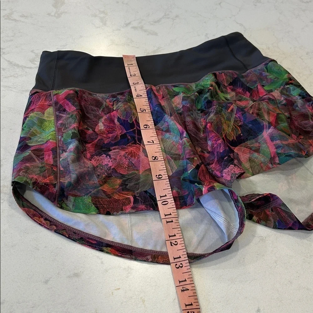 Lululemon Speed Up Low-Rise Lined Short 4” Vivid Floral Multi/Graphite Grey